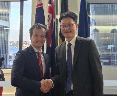 Consul-General Yong Jun Choi meets NSW Minister for Industry and Trade